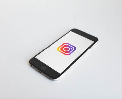 Telefon z logotypem Instagrama