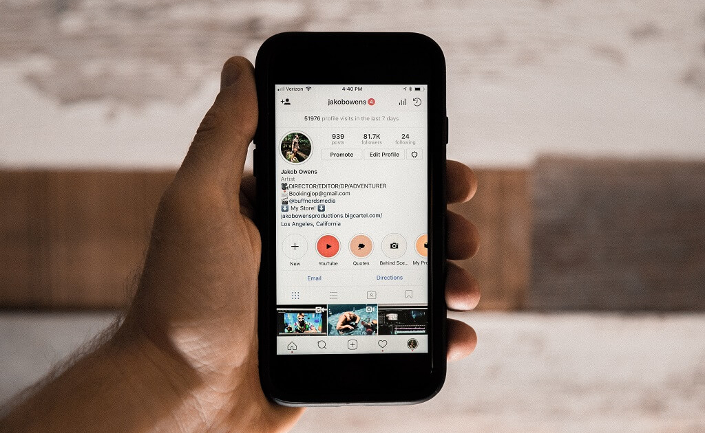 Smartfon z aplikacją Instagram